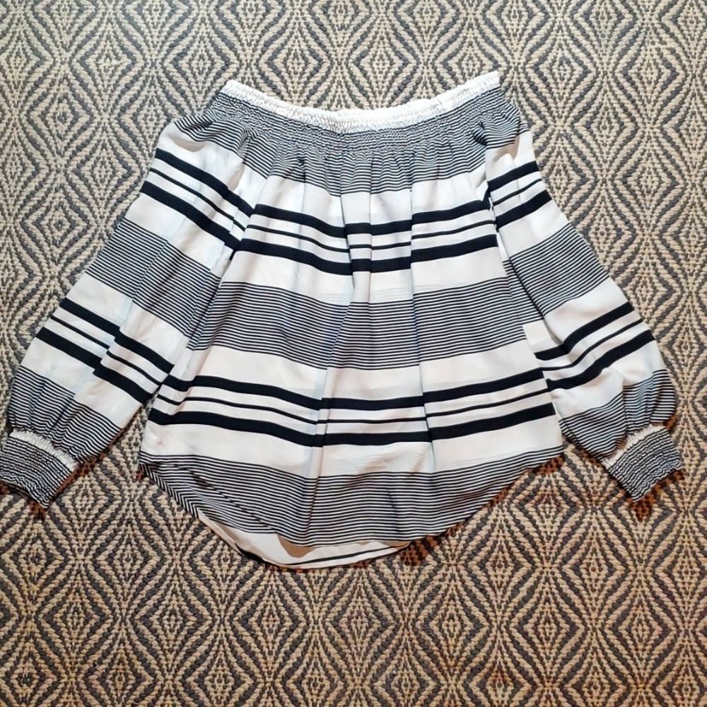 BNWT Express Off Shoulder Blouse Sz. XS